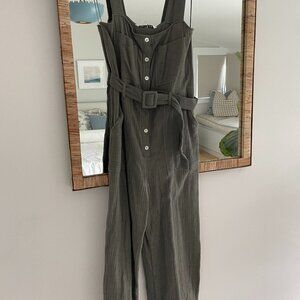 Zara Jumpsuit with muslin-like fabric in a olive green